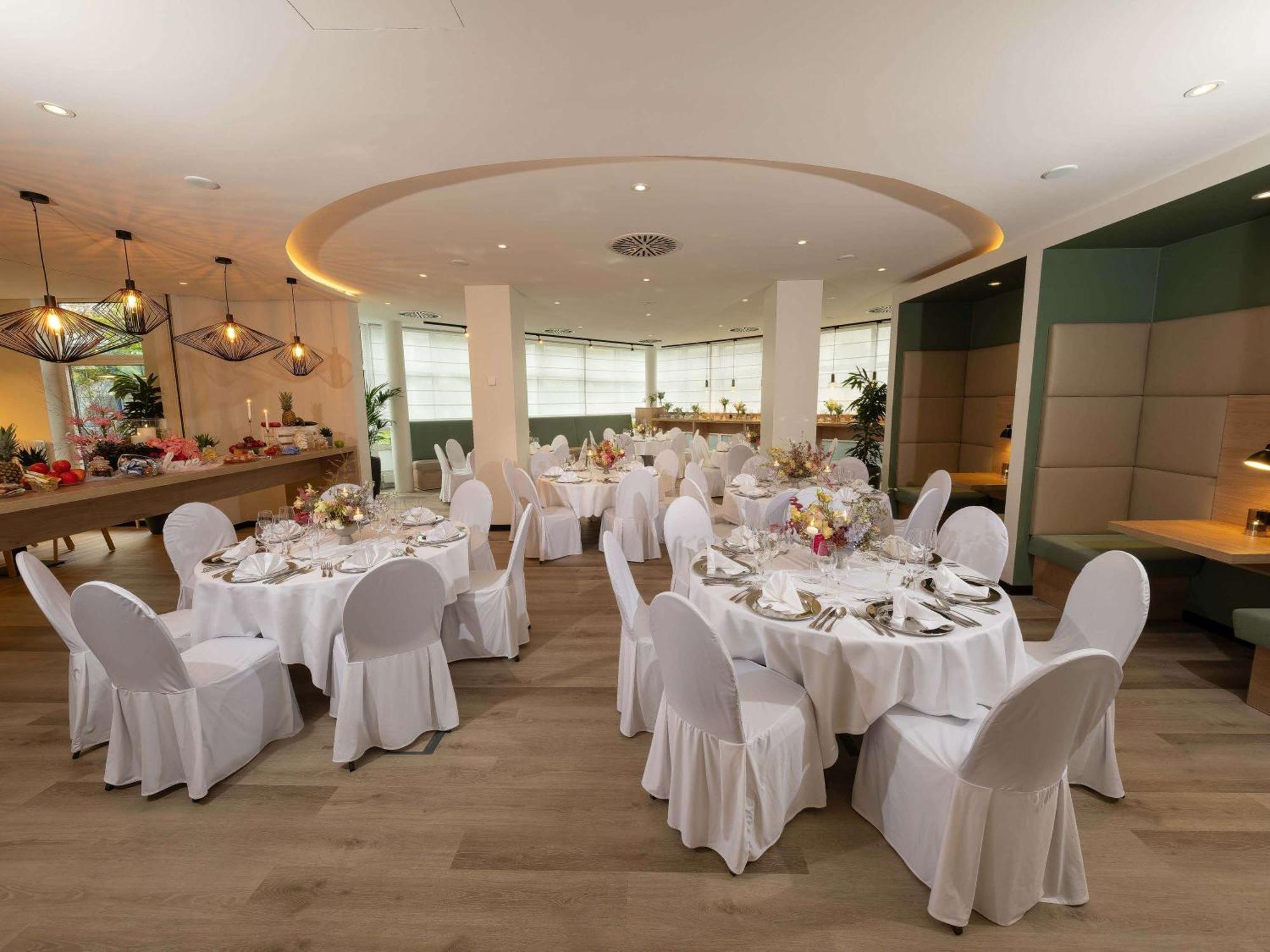 Fora By Mercure
