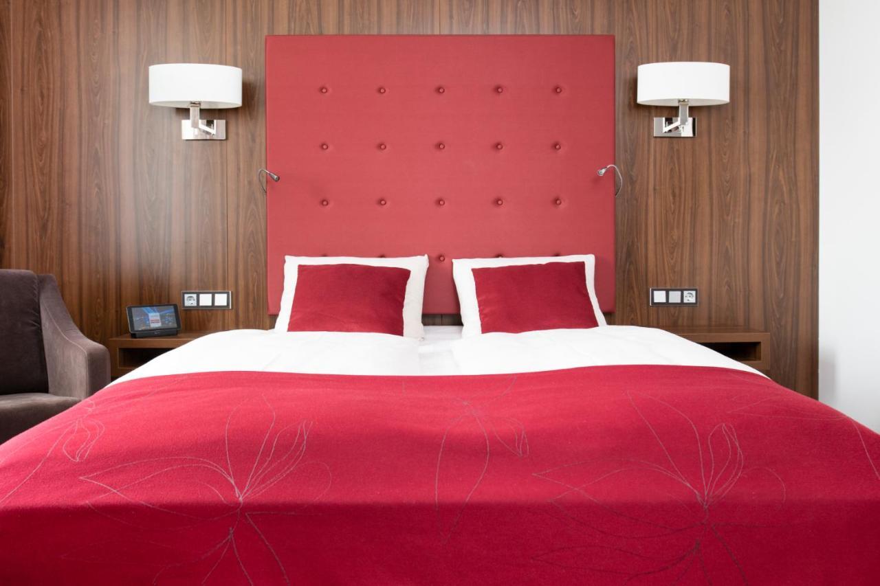 Fora By Mercure